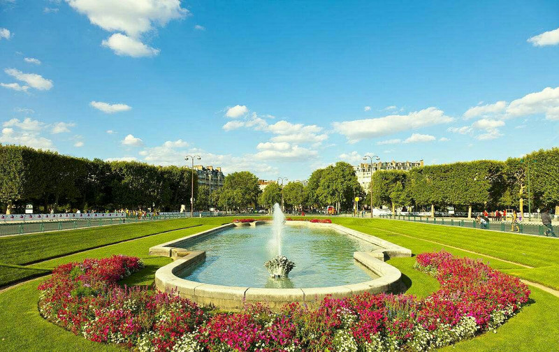 The Champ de Mars Park in Paris: The Complete Guide