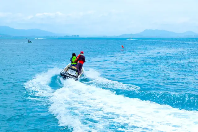 Motorboat Experiences in Sanya