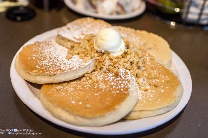 Eggs 'n Things - Waikiki Beach Eggspress