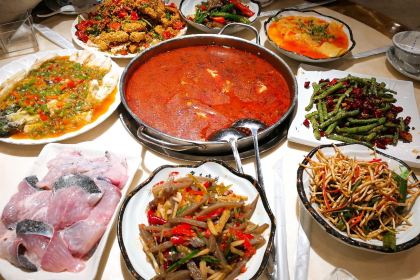 三峡特色鲜鱼酒家