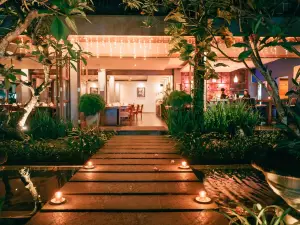 Square Restaurant & Lounge