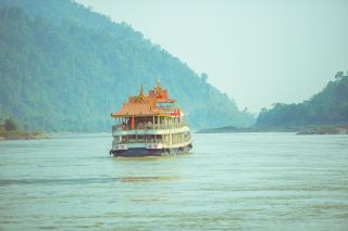 https://ak-d.tripcdn.com/images/100e10000000oiw9t58E3.jpg?proc=source/trip