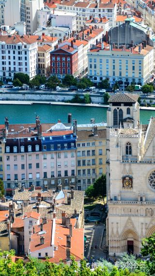 Vieux Lyon + Fresque des Lyonnais + Place des Terreaux + Place Bellecour Church of Saint-Nizier of Lyon