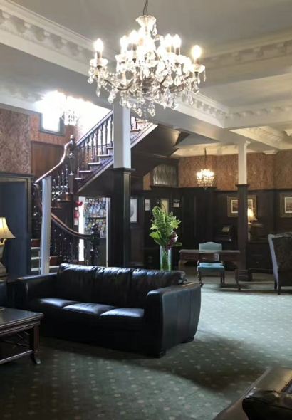 Duke's Restaurant & Bar