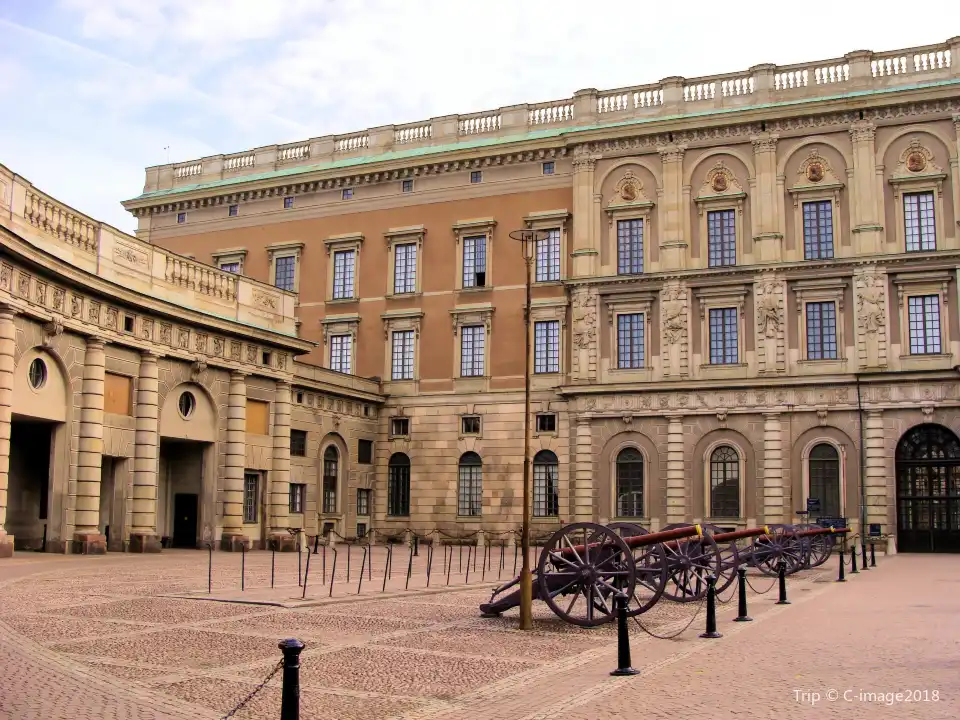 2_The Royal Palace