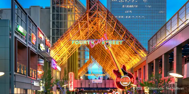 Hotels near Fourth Street Live!