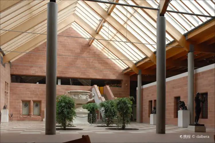 Hotels near The Burrell Collection