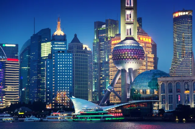 The Bund: Shanghai Landmarks 