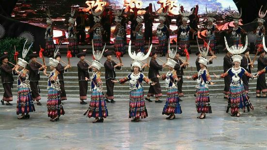 在西江千戶苗寨的表演場，每天都有免費的歌舞表演，憑景區大門票