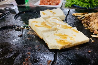 长白山火山石烤肉