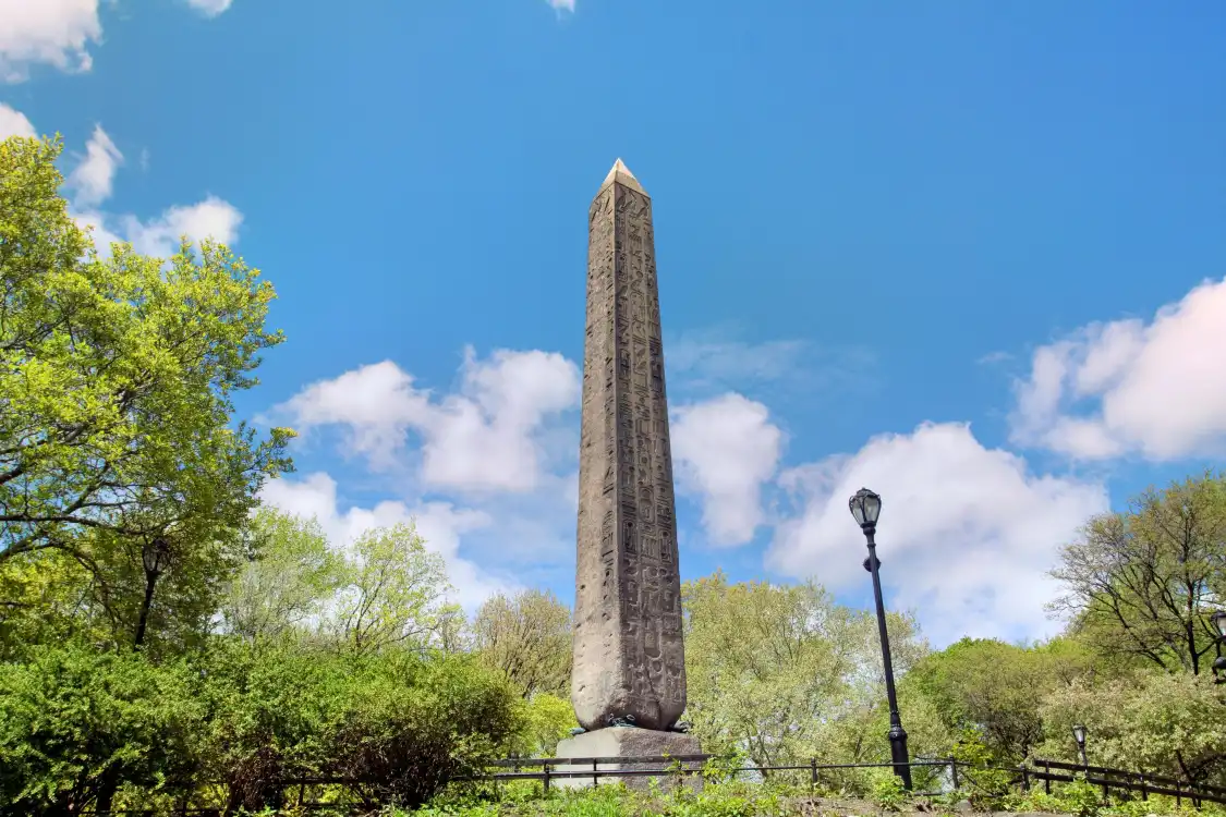 Cleopatra's Needle 주변 호텔