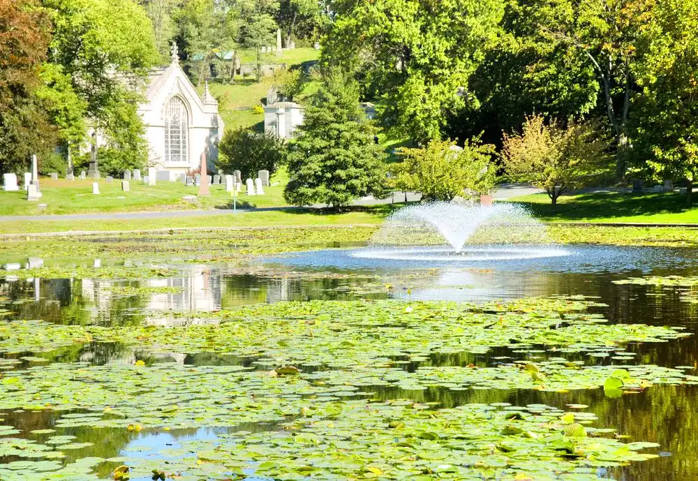 綠蔭公墓附近的飯店