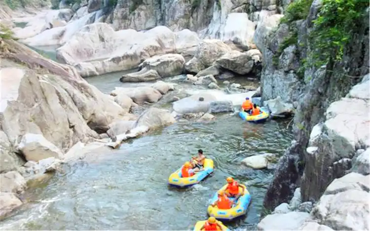 Hotels near Luohan Creek