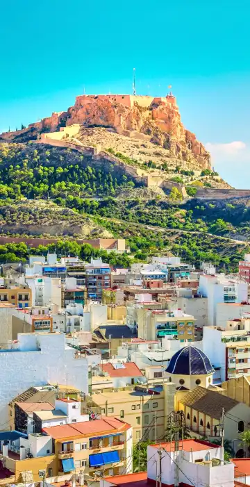 サンタ・バルバラ城周辺のホテル