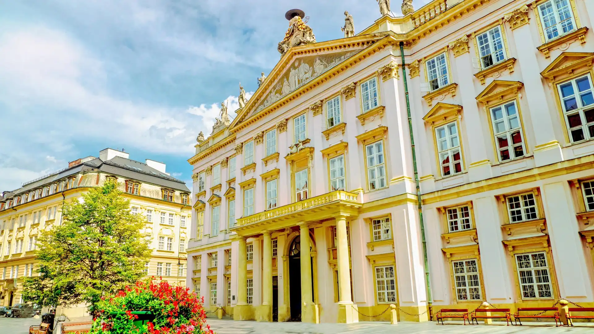 Hotels near Primacial Palace