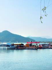 Dongqian Lake Cruise