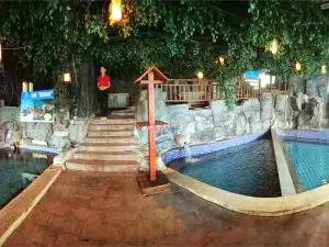Guojiumen Hot Springs