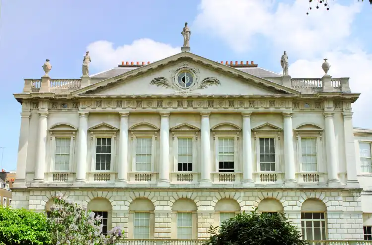 Các khách sạn gần Spencer House