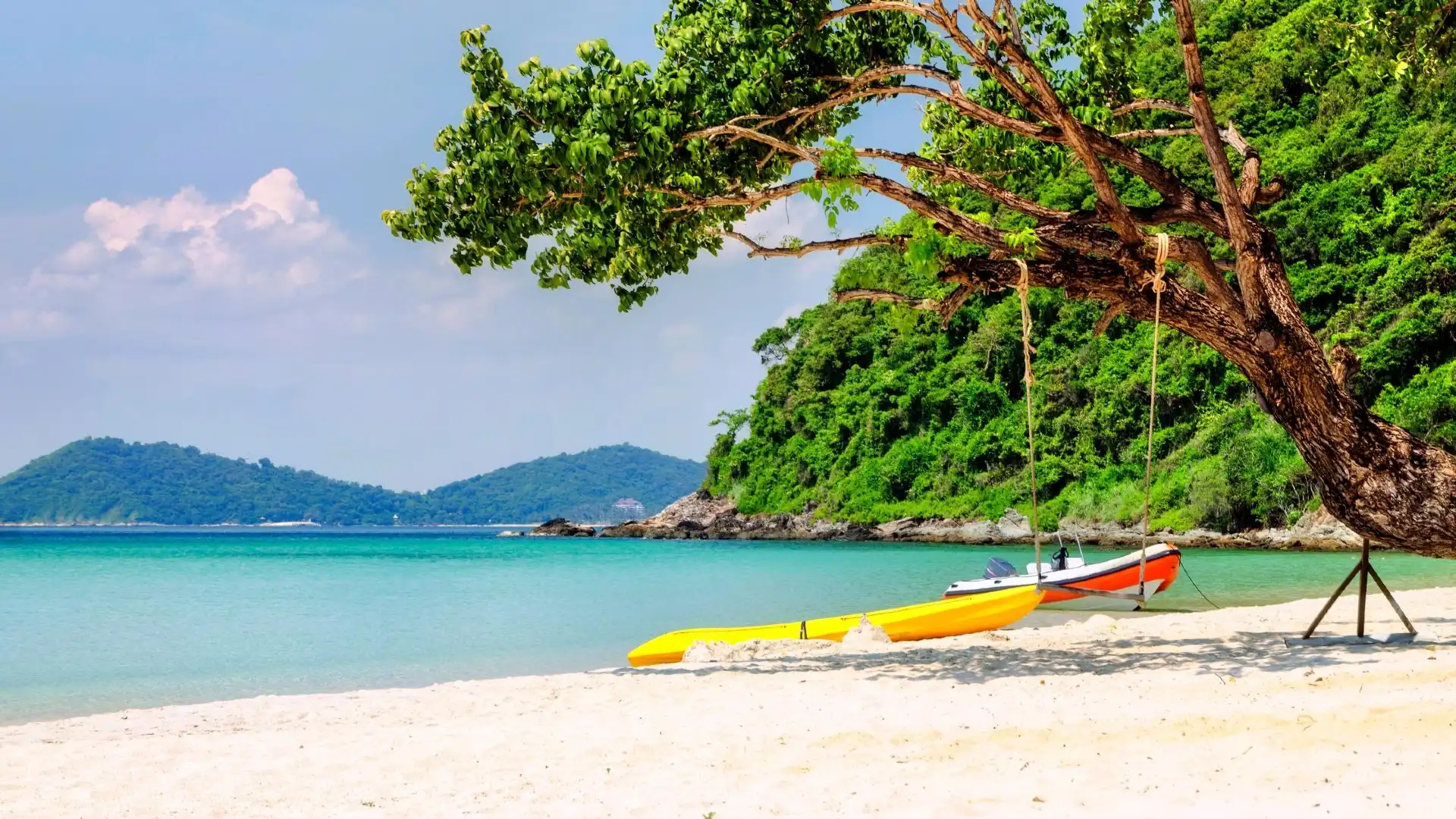 Hotels near Prao Beach