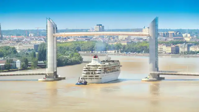 โรงแรมใกล้Jacques Chaban-Delmas Bridge