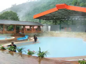 Luojishan Hot Spring Mountain Villa