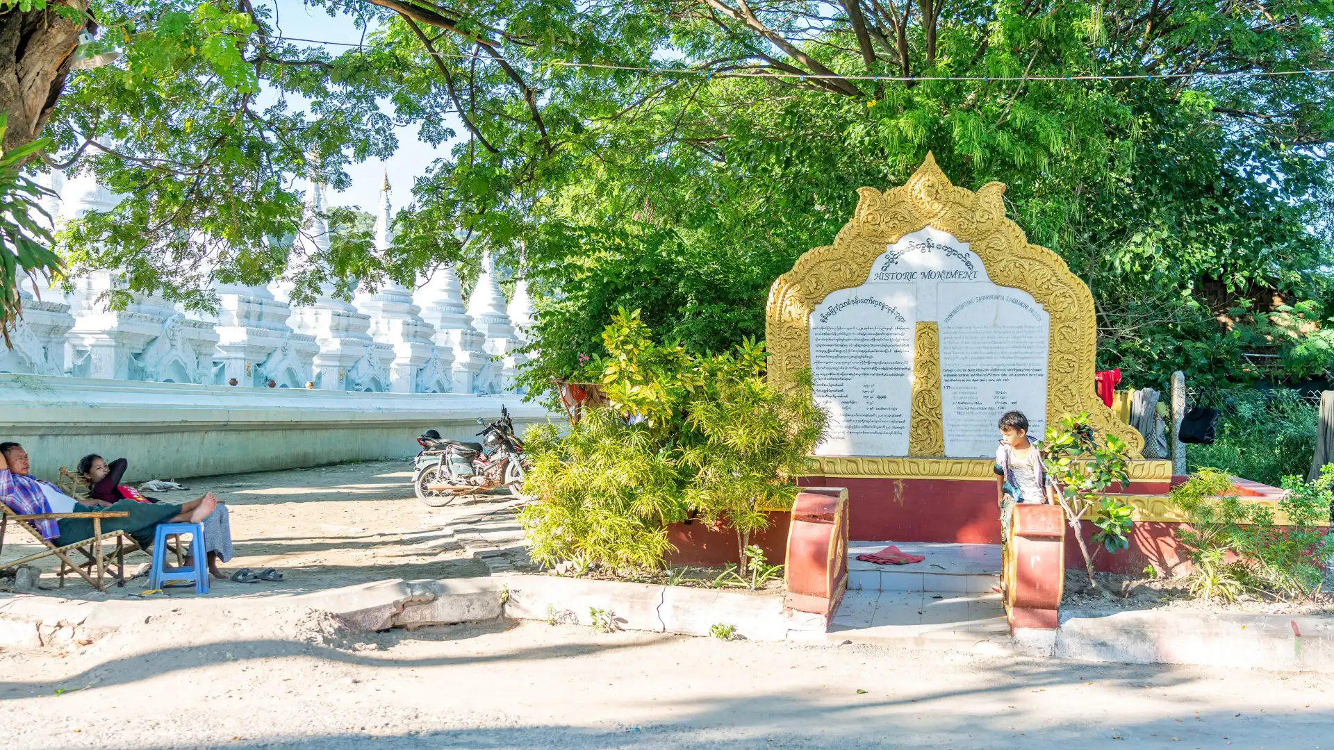 Hotels near Sandamuni Pagoda