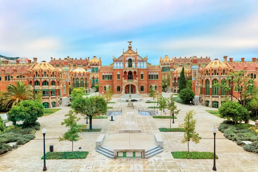 Hotels near Old Hospital de la Santa Creu