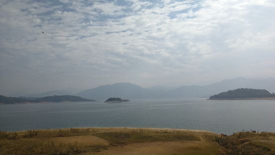 东江湖风景旅游区是一大片，从东江湖风景区坐车出来，会经过一条