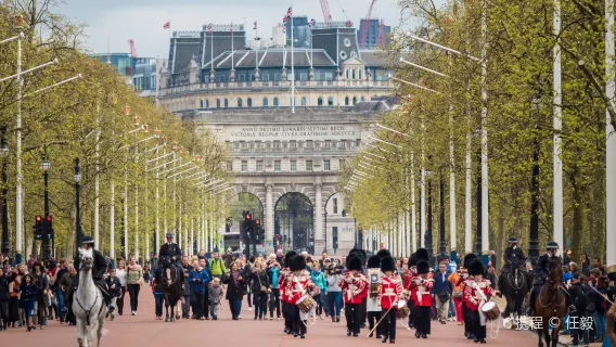 Buckingham Palace and Stonehenge one-day tour from London, UK [bus Transfer/London Classic Route]