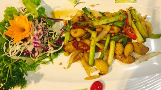 Hang Duong Quan seafood restaurant
