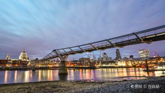 โรงละครโกลบของเชกสเปียร์ + สะพานมิลเลนเนียม + สวนลอยฟ้า + ทัวร์ ทัวร์วันเดียว/ทัวร์หลายวัน ตโมเดิร์น