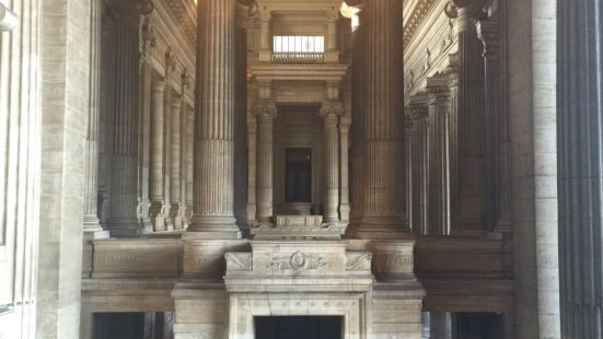 布魯塞爾司法宮是比利時最重要的法院建築，建造的非常氣派、宏偉