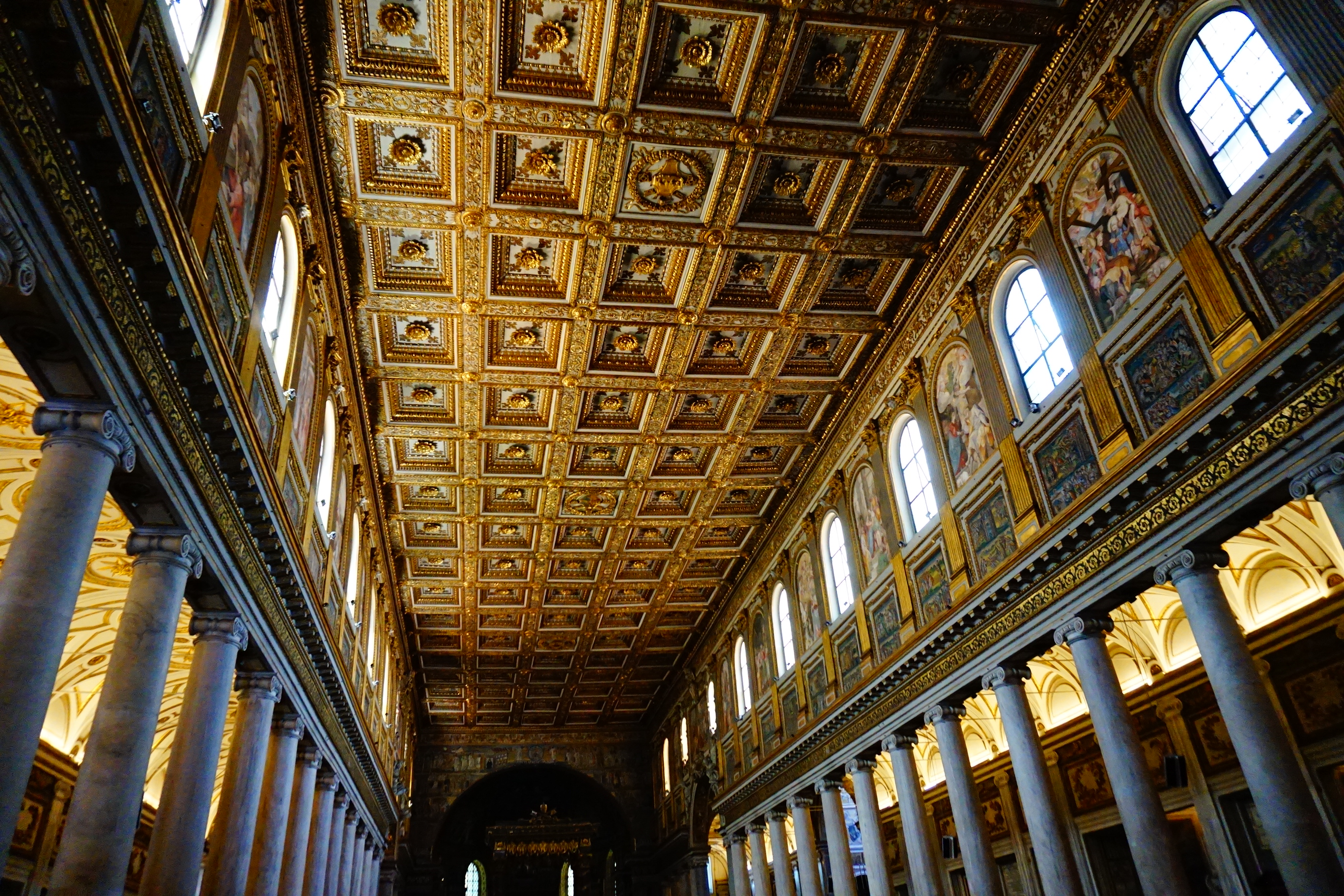 サンタマリアマッジョーレ大聖堂のレビュー サンタマリアマッジョーレ大聖堂のチケット サンタマリアマッジョーレ大聖堂の割引 サンタマリアマッジョーレ大聖堂の交通機関 所在地 営業時間 サンタマリアマッジョーレ大聖堂周辺の観光スポット ホテル グルメ