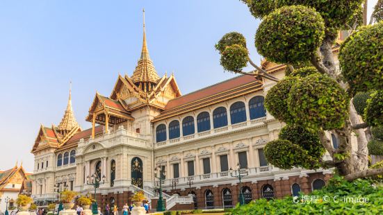 Chakri Maha Prasat Throne Hall