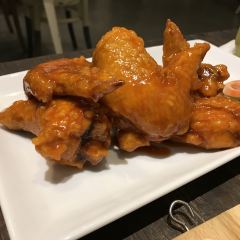 Eleven Two & Co. 여행 사진