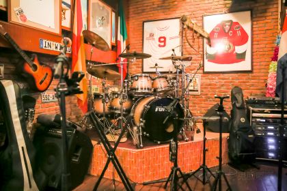 DOLPHIN Sports Bar & Grill