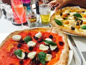 La Pizzeria