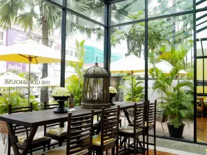 The Glasshouse Deli. Patisserie