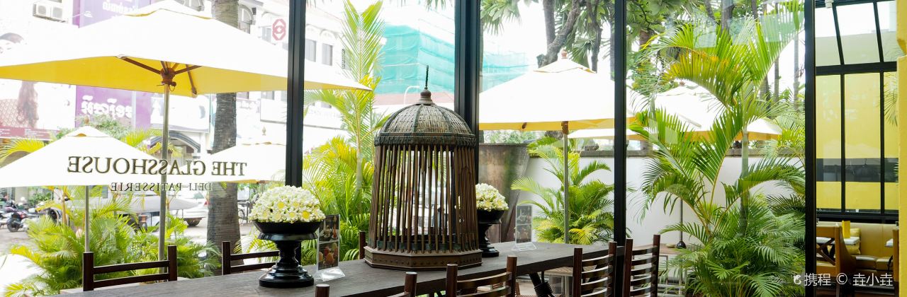 The Glasshouse Deli. Patisserie