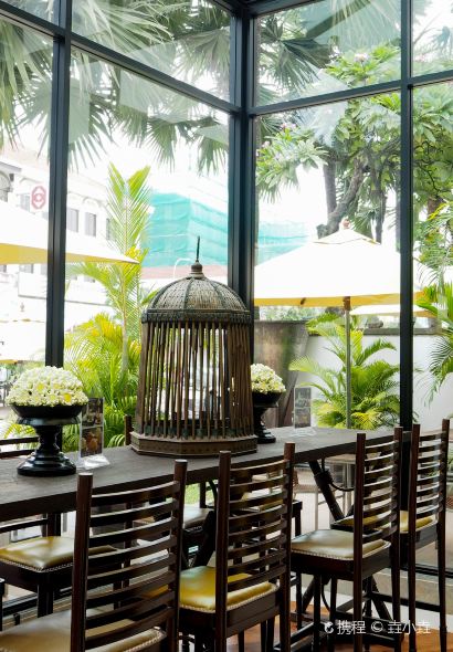 The Glasshouse Deli. Patisserie