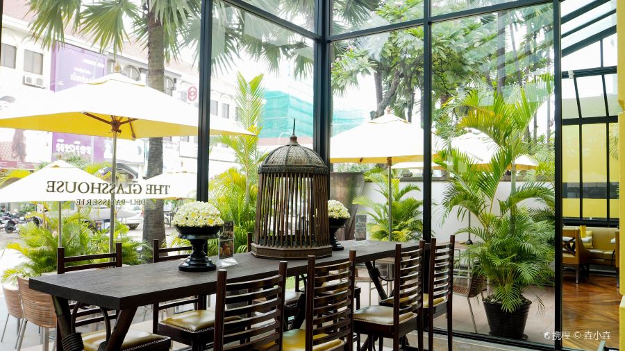 The Glasshouse Deli. Patisserie