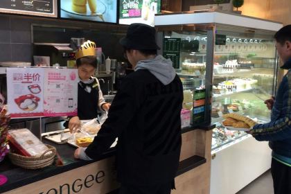 QIAN JI XI BING HUANG DAN MO DA DIAN