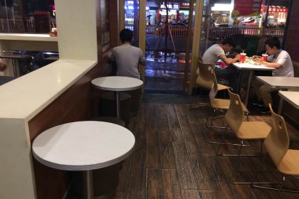 华莱士(首一店)