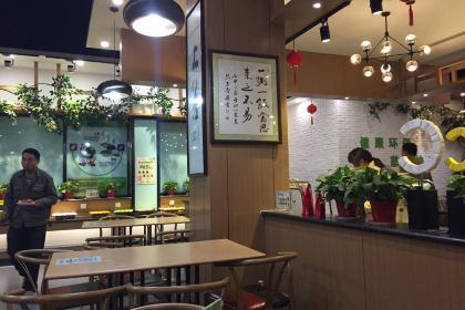 Qingnianhugongyisushiguan