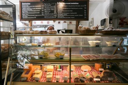 Gusto Y Gustos Deli and Bakery