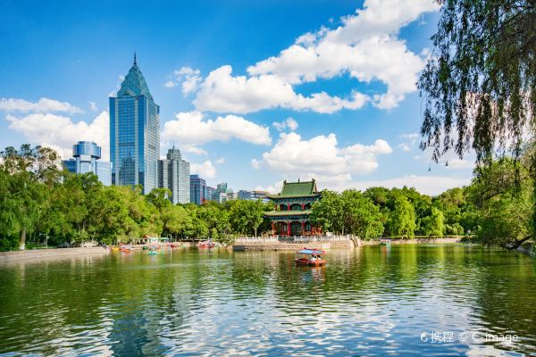 Hong Kong to Urumqi flight