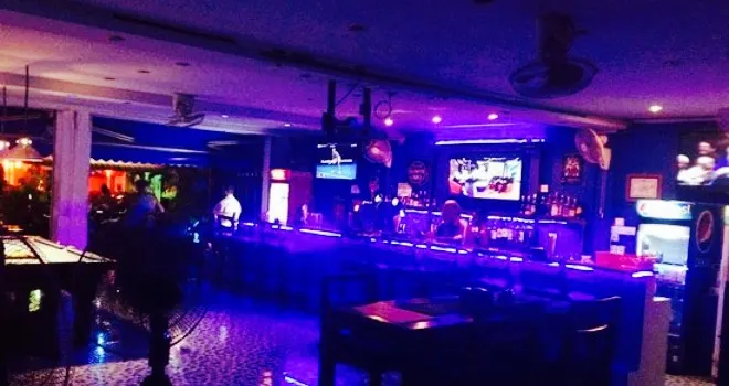 Roo Sports Bar & Grill