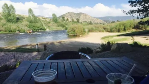 Browns Canyon Riverside Grill in 查菲縣
