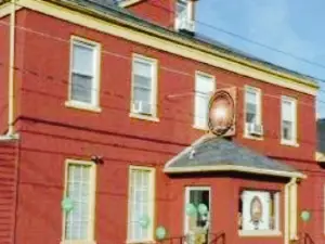 LiL' Charlie's Restaurant & Brewery