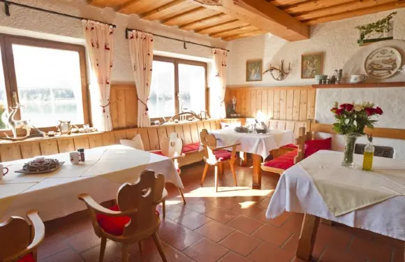 西航加爾尼酒店